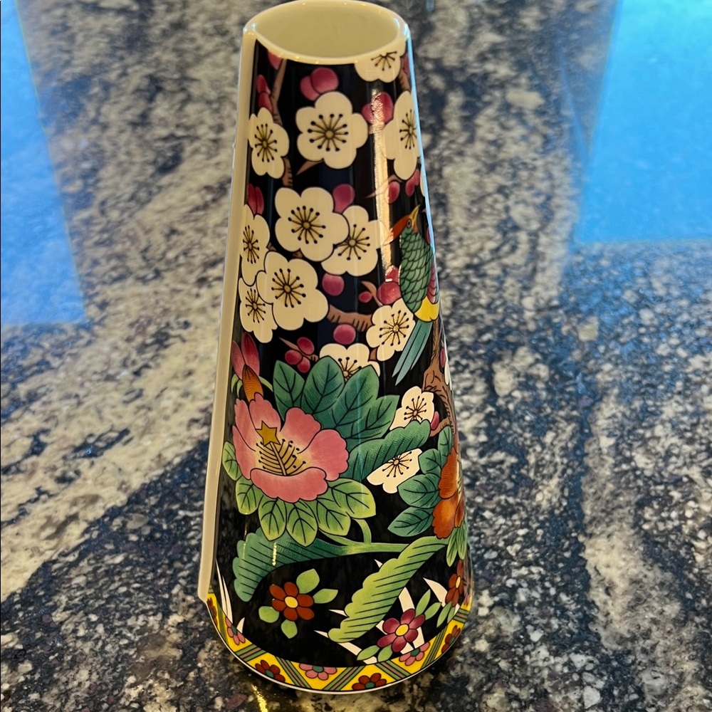 Mikasa Kutani Bird Vase